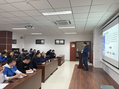 杭州百子尖科技股份來院就現代教學仿真工廠進行交流